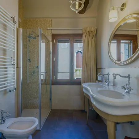 Casa Virginia Direct At The Canal Cannaregio With Own Roof Terrace *