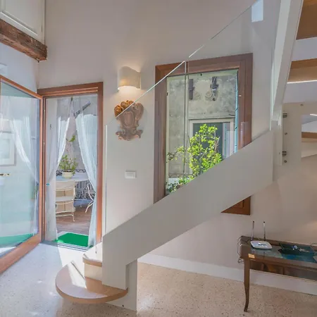 Casa Virginia Direct At The Canal Cannaregio With Own Roof Terrace