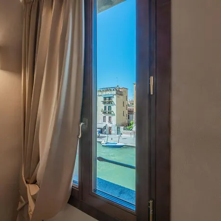Apartment Casa Virginia Direct At The Canal Cannaregio With Own Roof Terrace