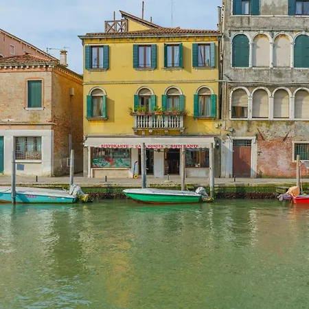 Apartment Casa Virginia Direct At The Canal Cannaregio With Own Roof Terrace
