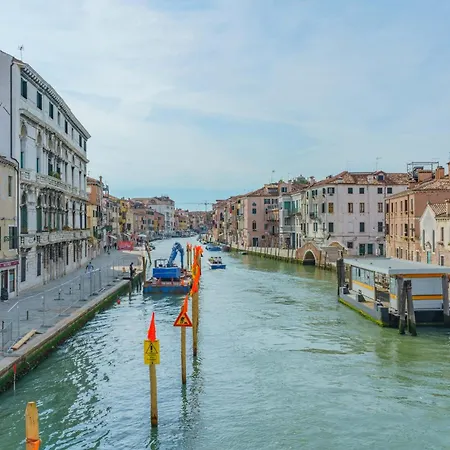 Casa Virginia Direct At The Canal Cannaregio With Own Roof Terrace Venice