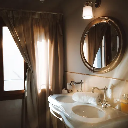 Casa Virginia Direct At The Canal Cannaregio With Own Roof Terrace * ונציה