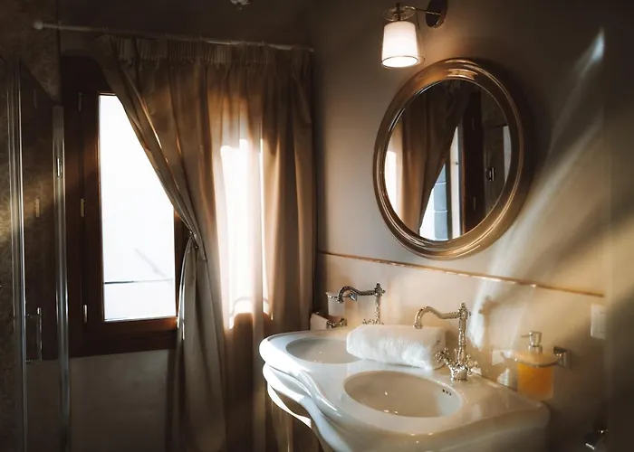 Casa Virginia Direct At The Canal Cannaregio With Own Roof Terrace * Venise